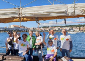 gente de nuestro grupo en barco