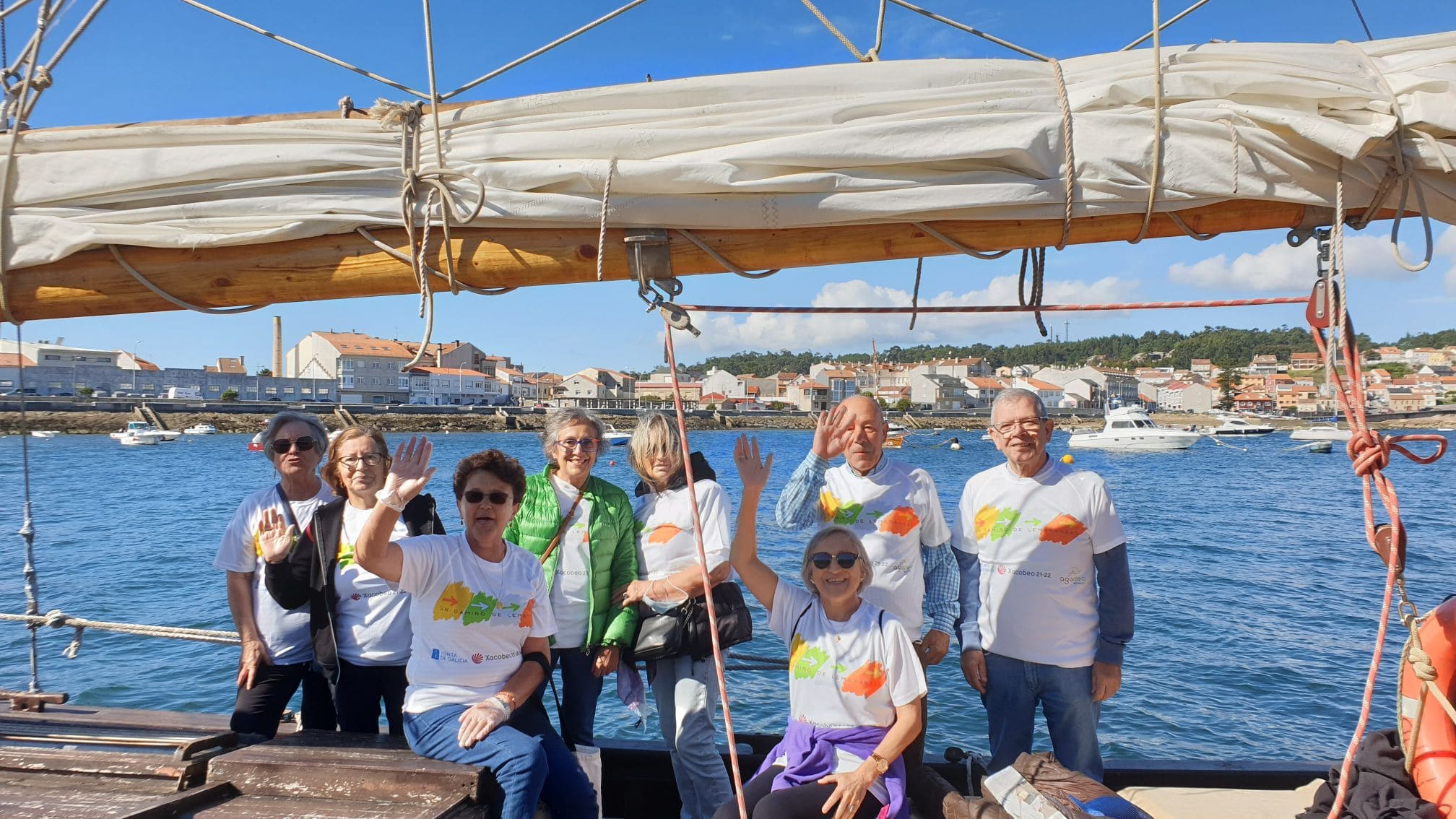 gente de nuestro grupo en barco