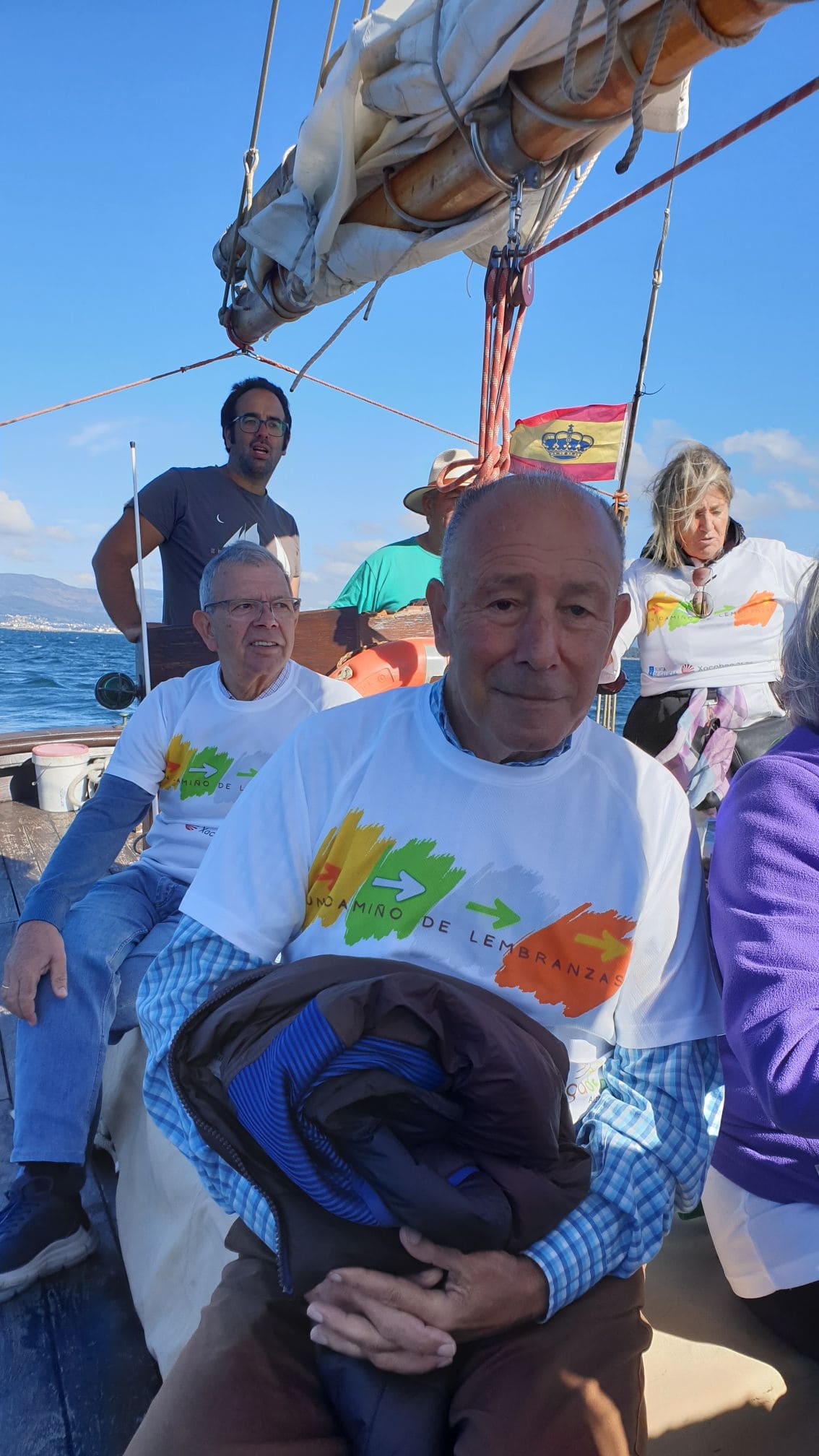 gente de nuestro grupo en barco