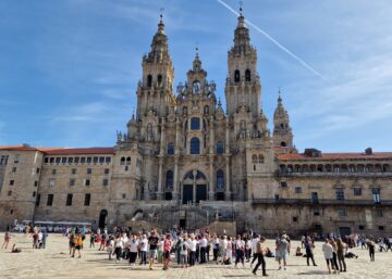 gente de nuestro grupo en la Plaza del Obradoiro