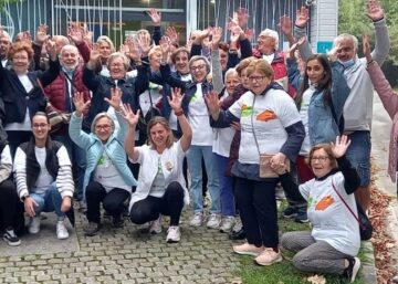 gente de nuestro grupo en un plaza