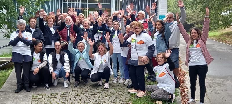 gente de nuestro grupo en un plaza