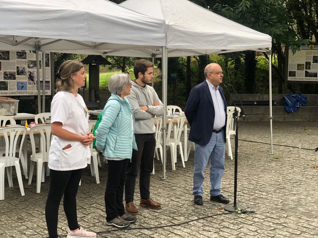 gente de nuestro grupo en un plaza